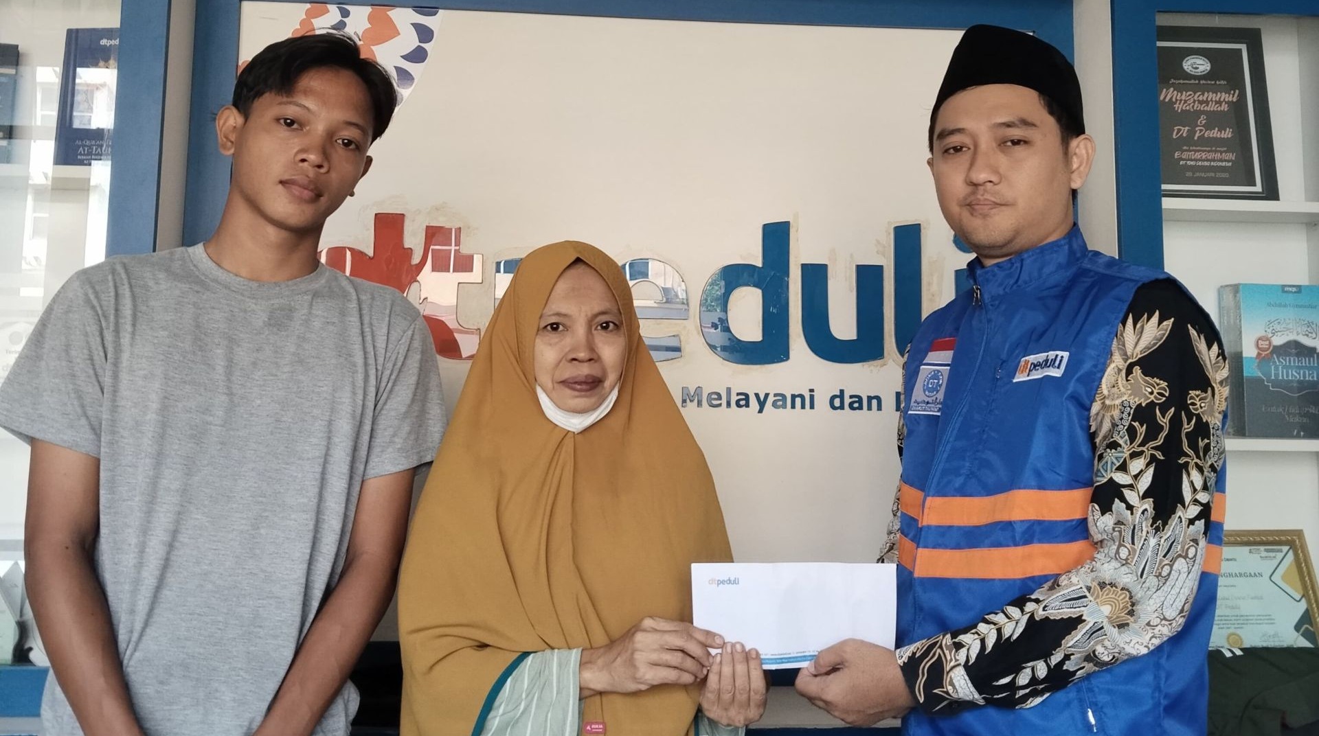 DT Peduli Bekasi Salurkan Bantuan Pendidikan untuk Sahrul 
