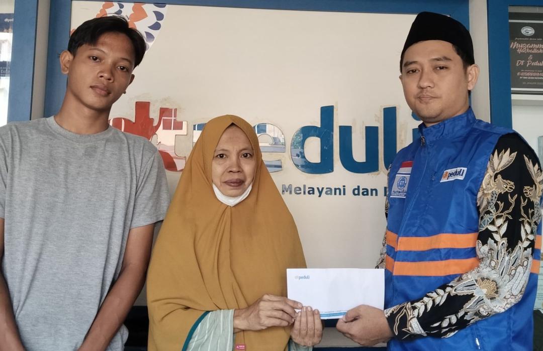 DT Peduli Bekasi Salurkan Bantuan Pendidikan untuk Sahrul 