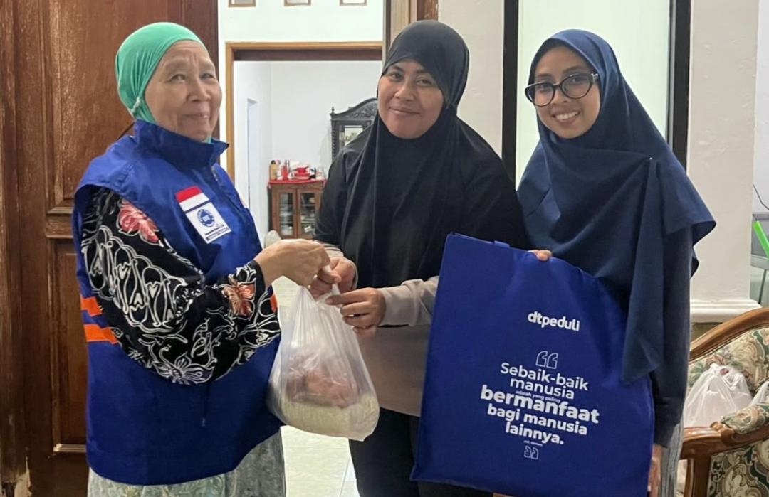 DT Peduli Depok Bersama MT Misbahudzolam Salurkan Paket Sembako di Cinere  