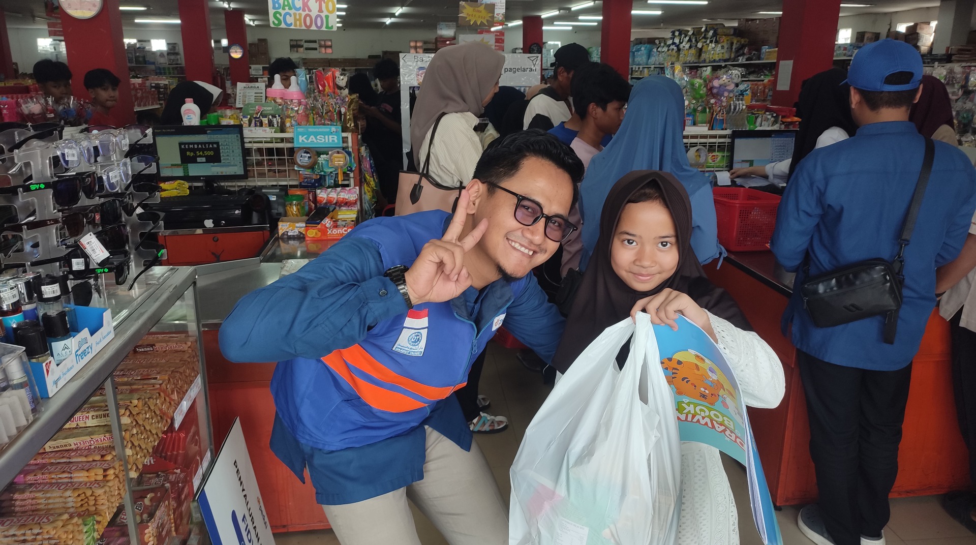DT Peduli Cianjur Hadirkan Senyum Anak-Anak Yatim dengan Salurkan Santunan dan Belanja Bahagia