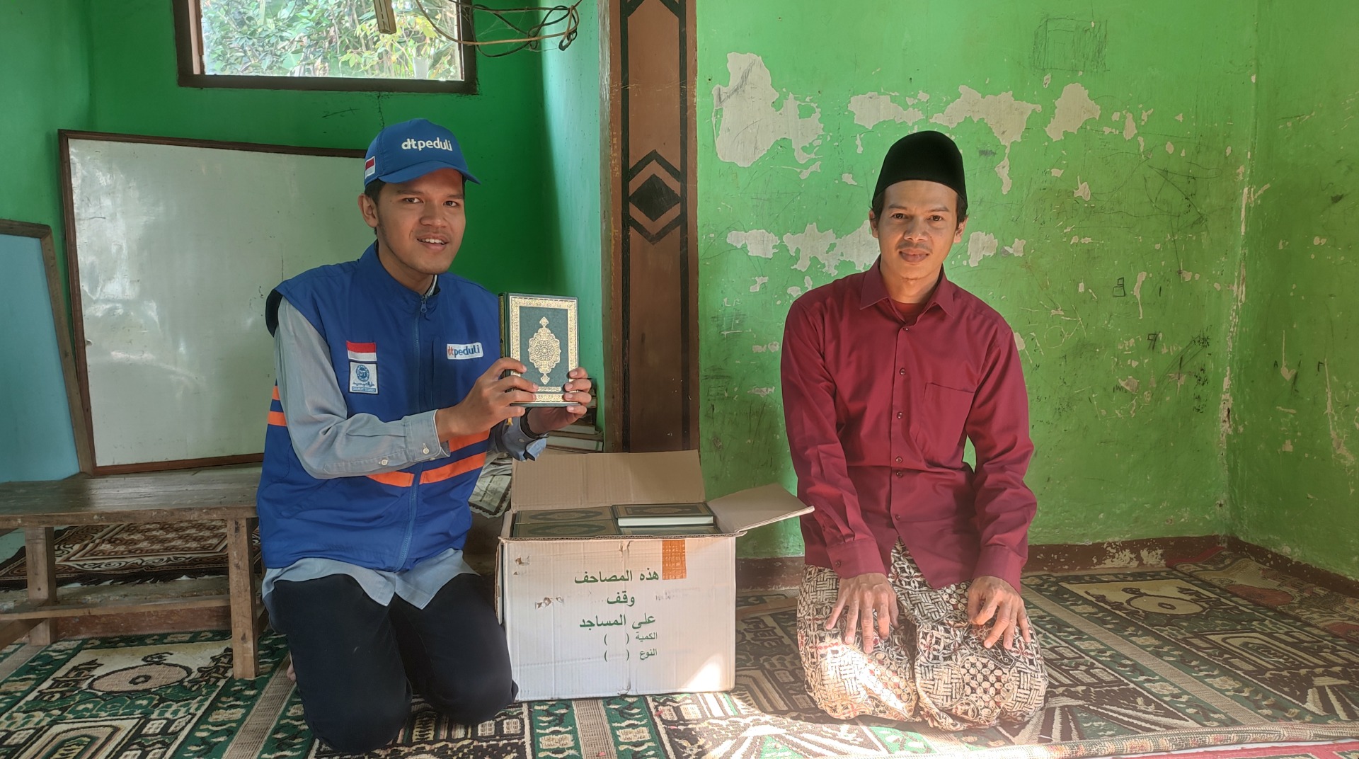 DT Peduli Cianjur Salurkan Mushaf Al-Qur'an ke Madrasah At-Taqwa Kampung Cinerang 