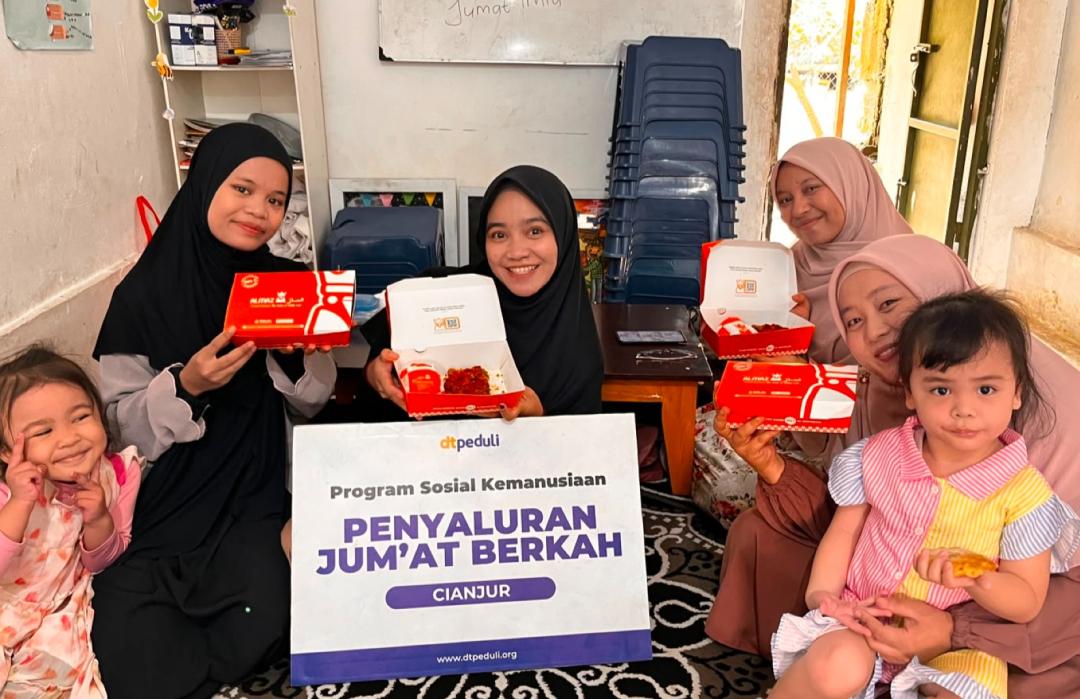 DT Peduli Cianjur Bersama BSI Salurkan Paket Makanan dalam Program Jumat Berkah 