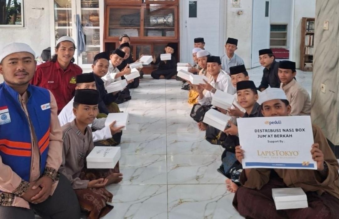 DT Peduli Bogor Gelar Aksi Sosial Jumat Berkah dengan Berbagi Makanan Bergizi untuk Santri 