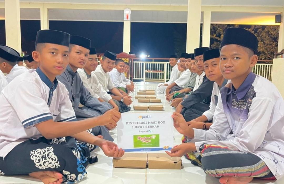 Dukung Para Santri Tetap Semangat Belajar Al-Qur'an, DT Peduli Bogor Salurkan Ratusan Paket Makanan