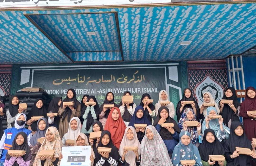 DT Peduli Bogor Kembali Tebar Kebahagiaan untuk Santri dengan Salurkan Ratusan Nasi Kotak Program Jumat Berkah