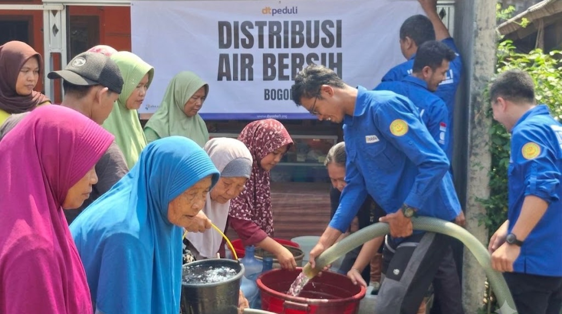 Kekeringan Panjang, DT Peduli Bogor Salurkan 40.000 Liter Air Bersih untuk Lima Dusun di Desa Weninggalih 