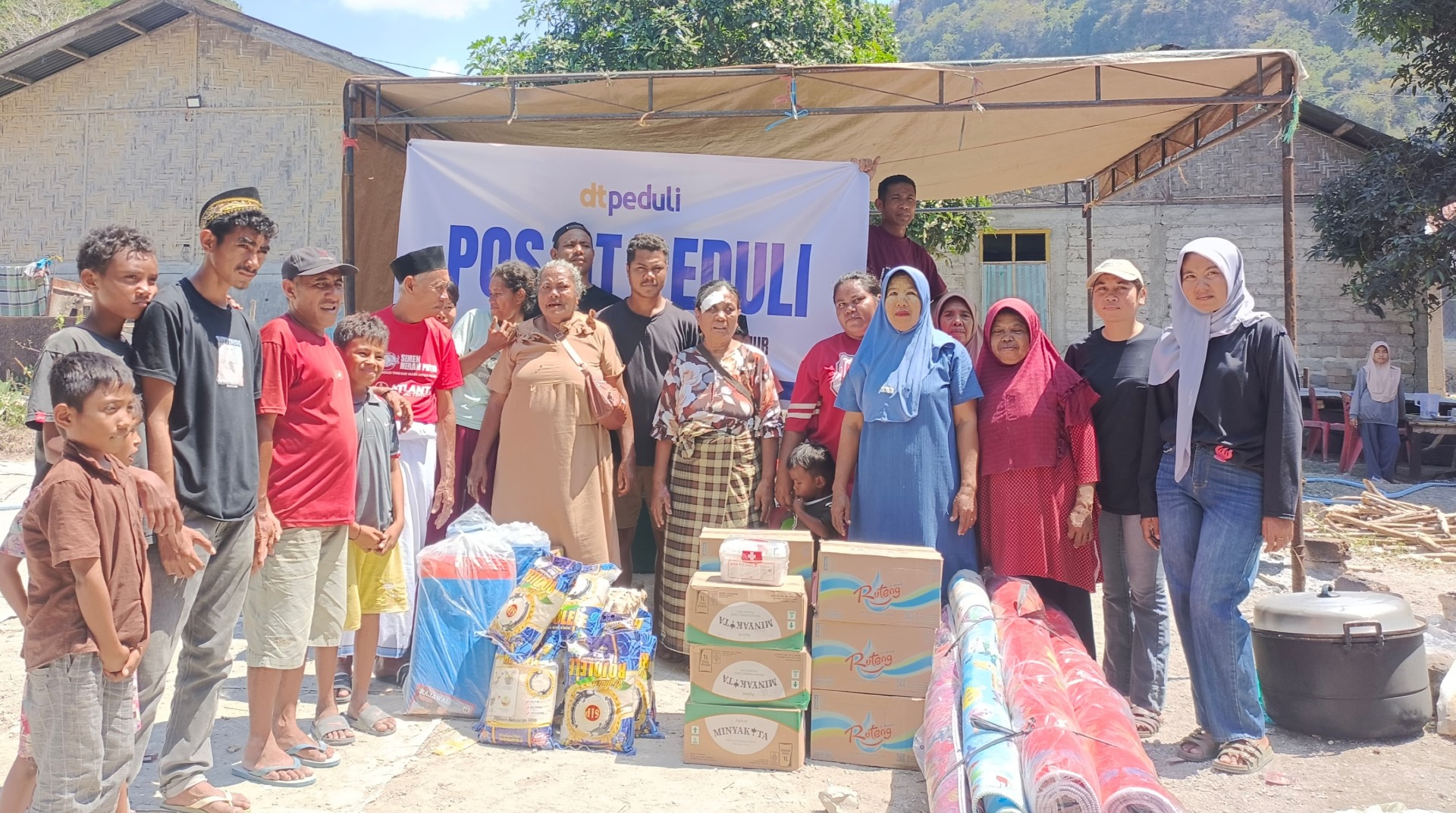40 Ribu Lebih Warga Mengungsi, DT Peduli Salurkan Bantuan ke Manggarai
