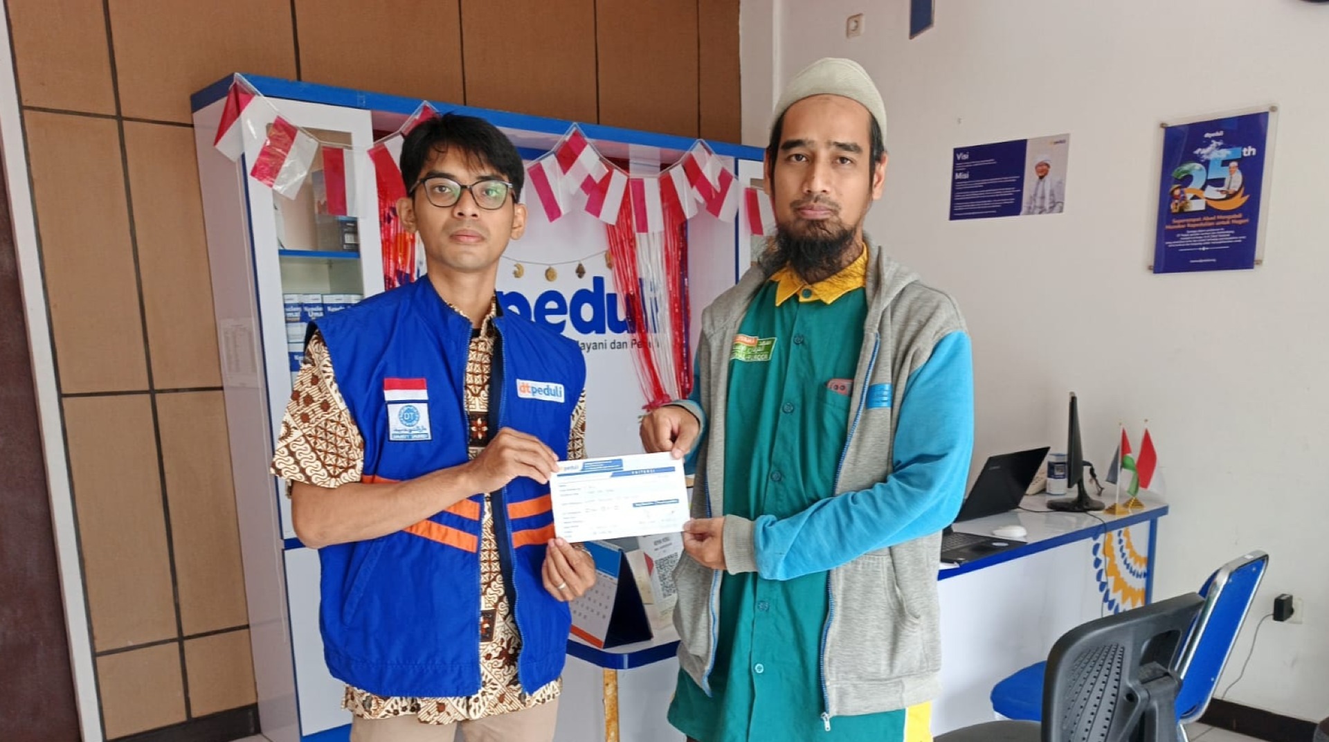 DT Peduli Depok Salurkan Bantuan Biaya Pendidikan untuk Guru Ngaji Privat 