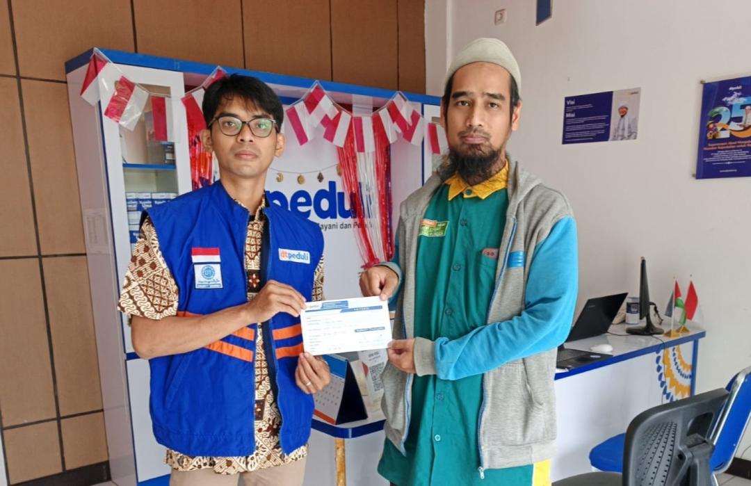 DT Peduli Depok Salurkan Bantuan Biaya Pendidikan untuk Guru Ngaji Privat 