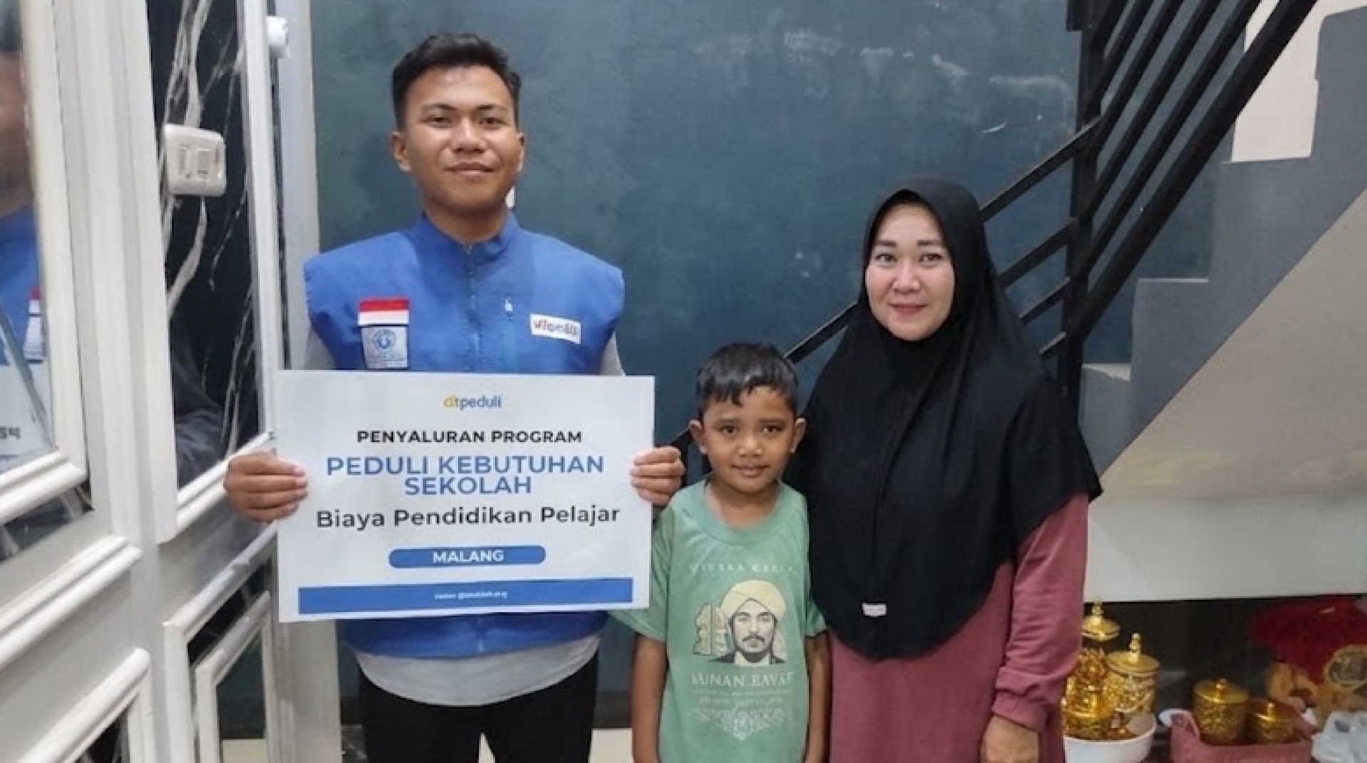 Dukung Anak Berprestasi, DT Peduli Malang Salurkan Bantuan Biaya Pendidikan untuk Afnan