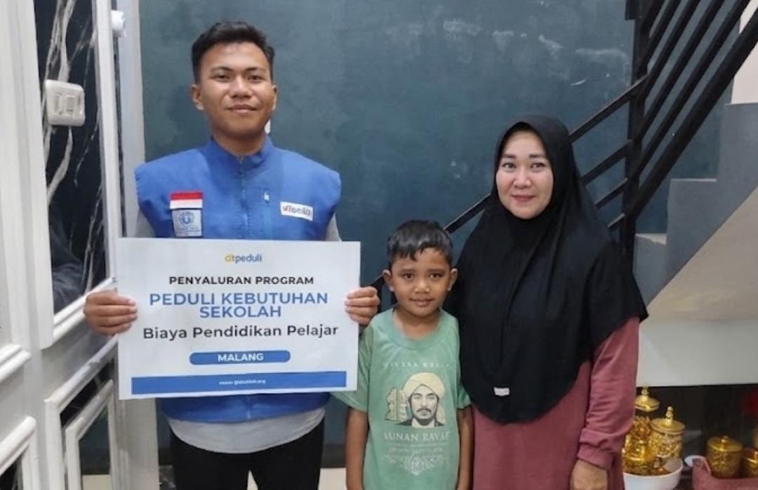 Dukung Anak Berprestasi, DT Peduli Malang Salurkan Bantuan Biaya Pendidikan untuk Afnan