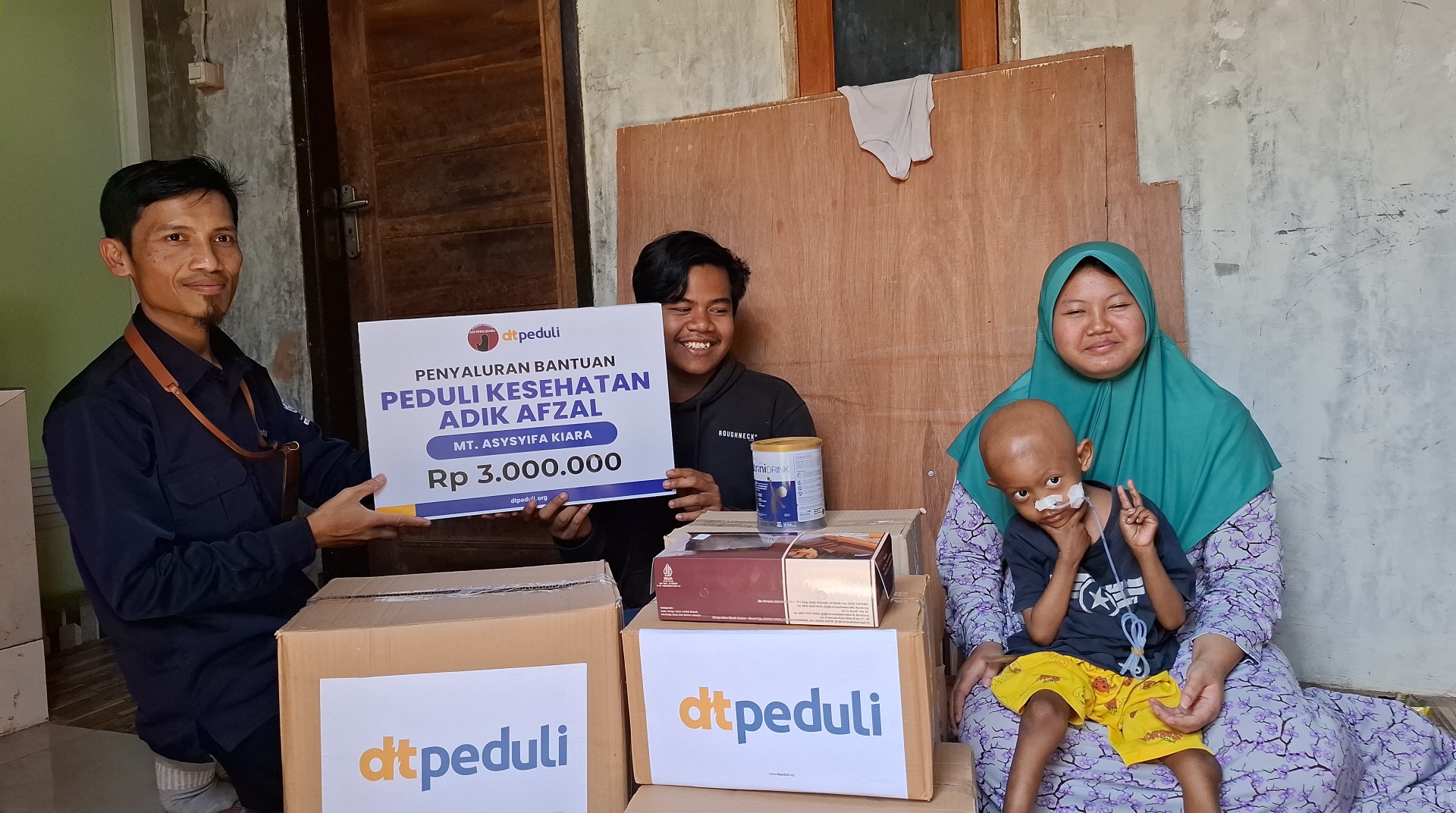 DT Peduli Garut Salurkan Bantuan Kesehatan untuk Anak yang Mengidap Kanker Ginjal 