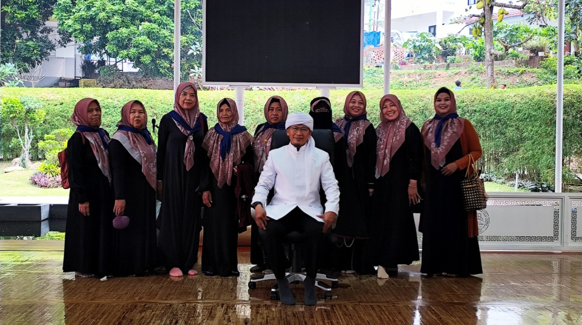 DT Peduli Cirebon Gelar Wisata Religi Bersama Majelis Taklim Al-Mujahidin ke Eco Pesantren DT 
