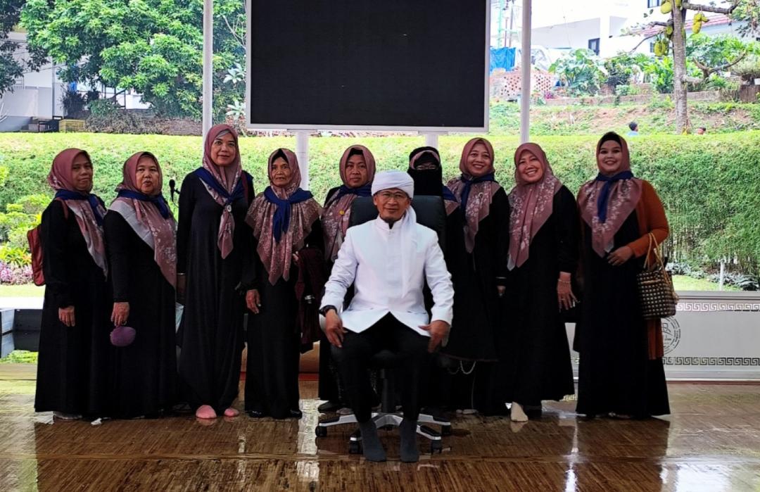 DT Peduli Cirebon Gelar Wisata Religi Bersama Majelis Taklim Al-Mujahidin ke Eco Pesantren DT 