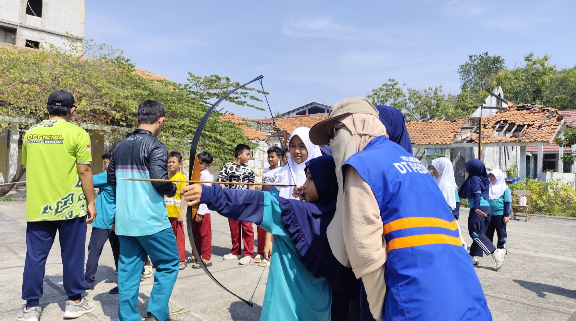 DT Peduli Cirebon Gelar Latihan Memanah di SD Peradaban Global Qur'an