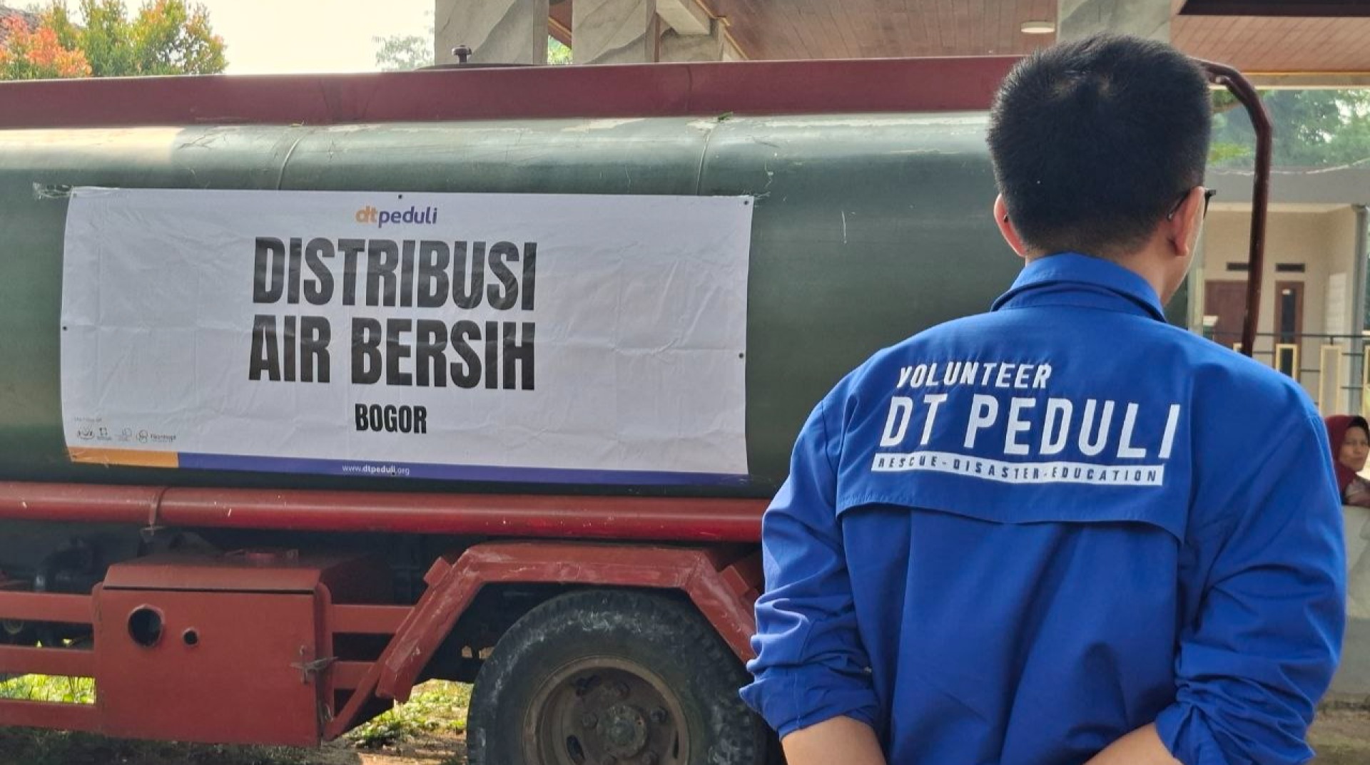 Bantu Warga Terdampak Kekeringan, DT Peduli Bogor Salurkan 40.000 Liter Air Bersih ke Desa Cimanggis