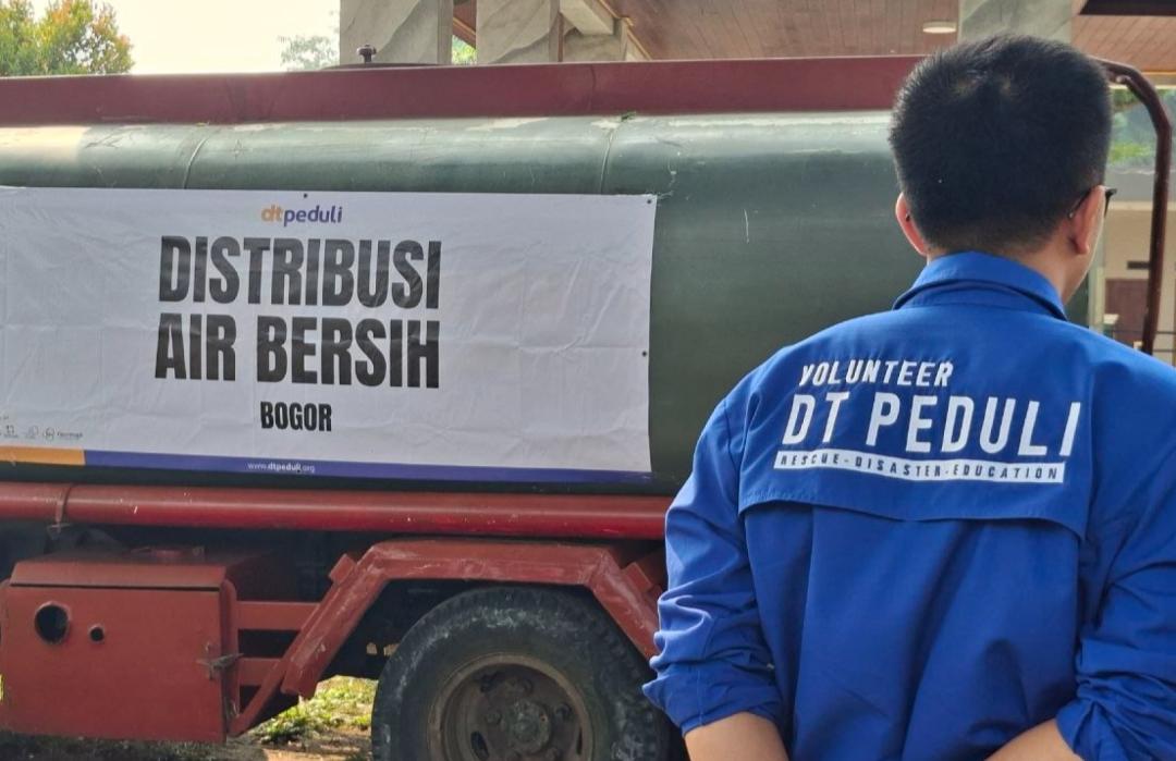Bantu Warga Terdampak Kekeringan, DT Peduli Bogor Salurkan 40.000 Liter Air Bersih ke Desa Cimanggis