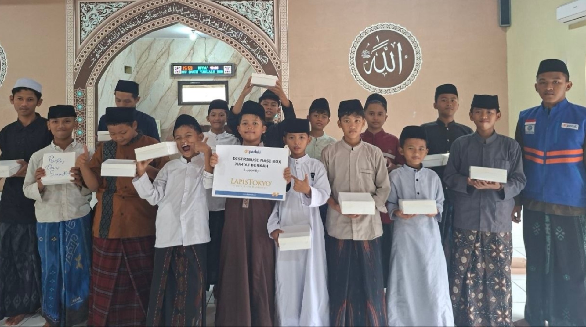 DT Peduli Bogor Salurkan Paket Makanan Jumat Berkah untuk Santri di Berbagai Pesantren Wilayah Bogor