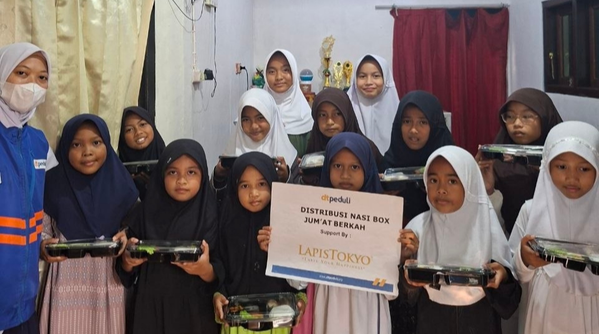 Ikhtiar Raih Keberkahan, DT Peduli Bogor Salurkan Paket Jumat Berkah ke Pesantren dan TPA