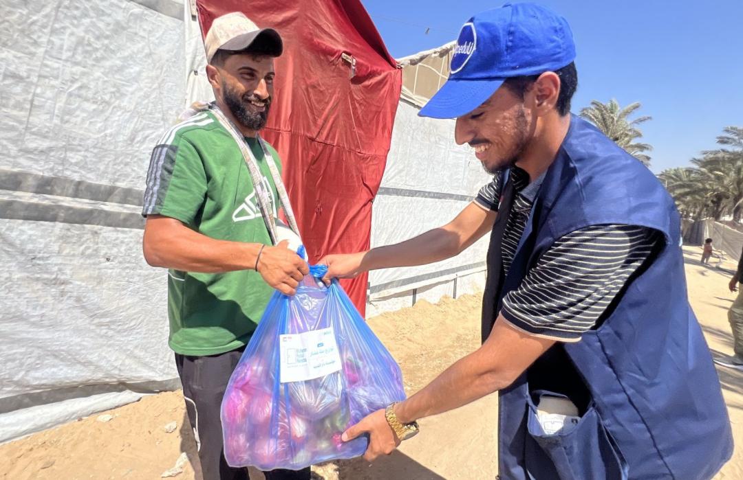 Ketika Paket Sayur dan Buah Hadirkan Senyum di Tanah Gaza 