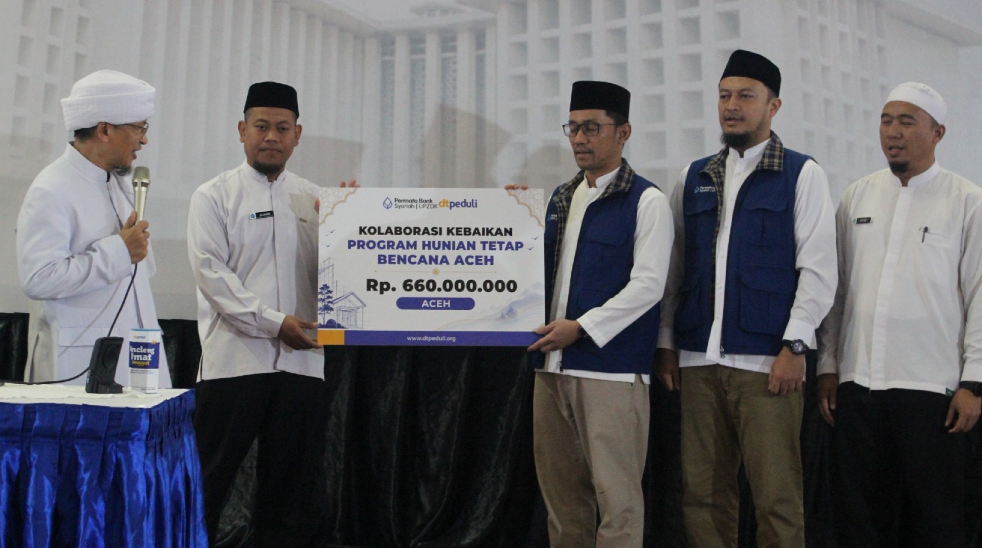 Bank Permata Syariah Serahkan Donasi untuk Masyarakat Terdampak Bencana di Aceh Melalui DT Peduli Jakarta 