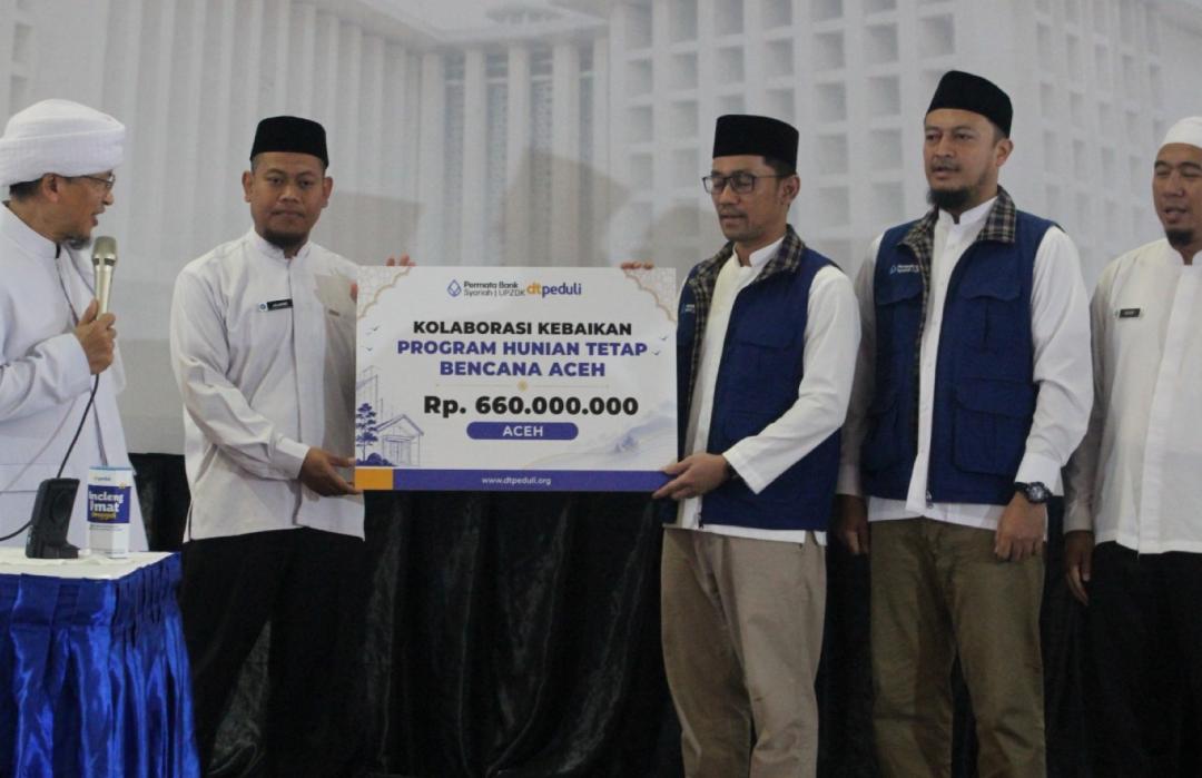 Bank Permata Syariah Serahkan Donasi untuk Masyarakat Terdampak Bencana di Aceh Melalui DT Peduli Jakarta 