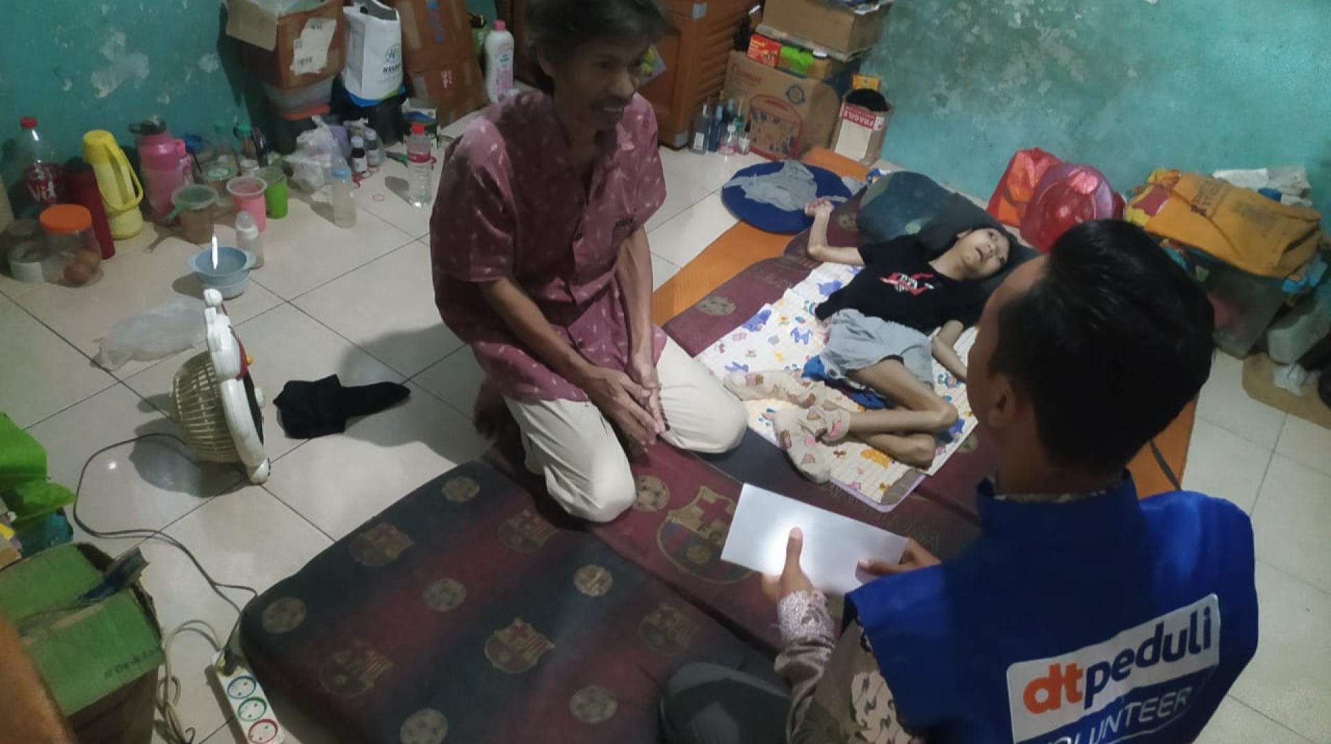 DT Peduli Bekasi Salurkan Bantuan untuk Anak Penderita Gizi Buruk 