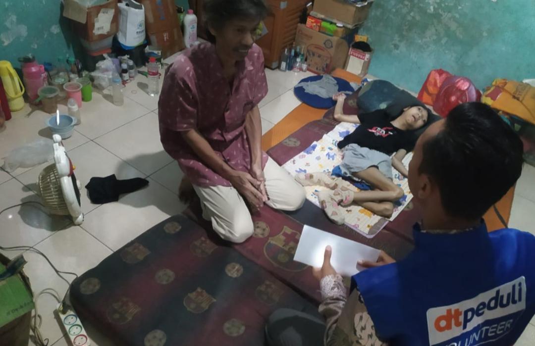 DT Peduli Bekasi Salurkan Bantuan untuk Anak Penderita Gizi Buruk 