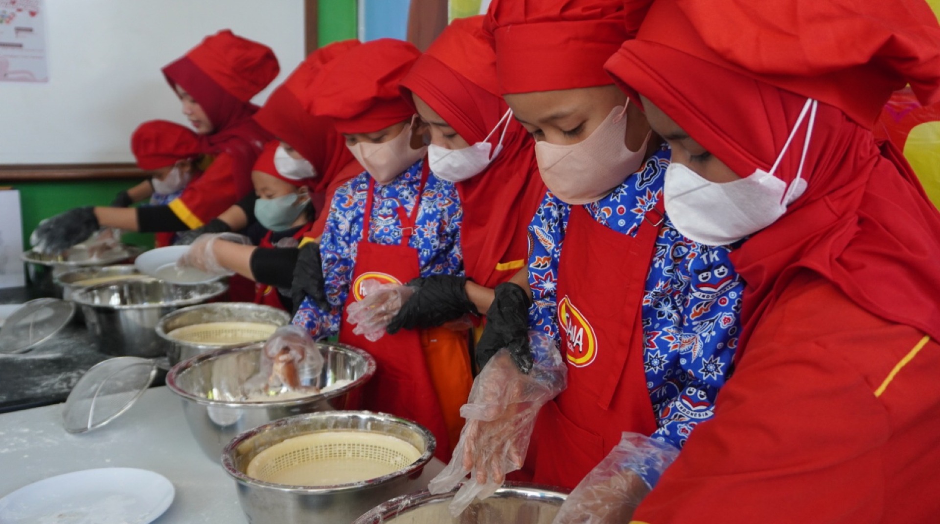 DT Peduli Sulsel dan Hisana Makassar Raya Gelar Cooking Class di TK Pembina Pallangga