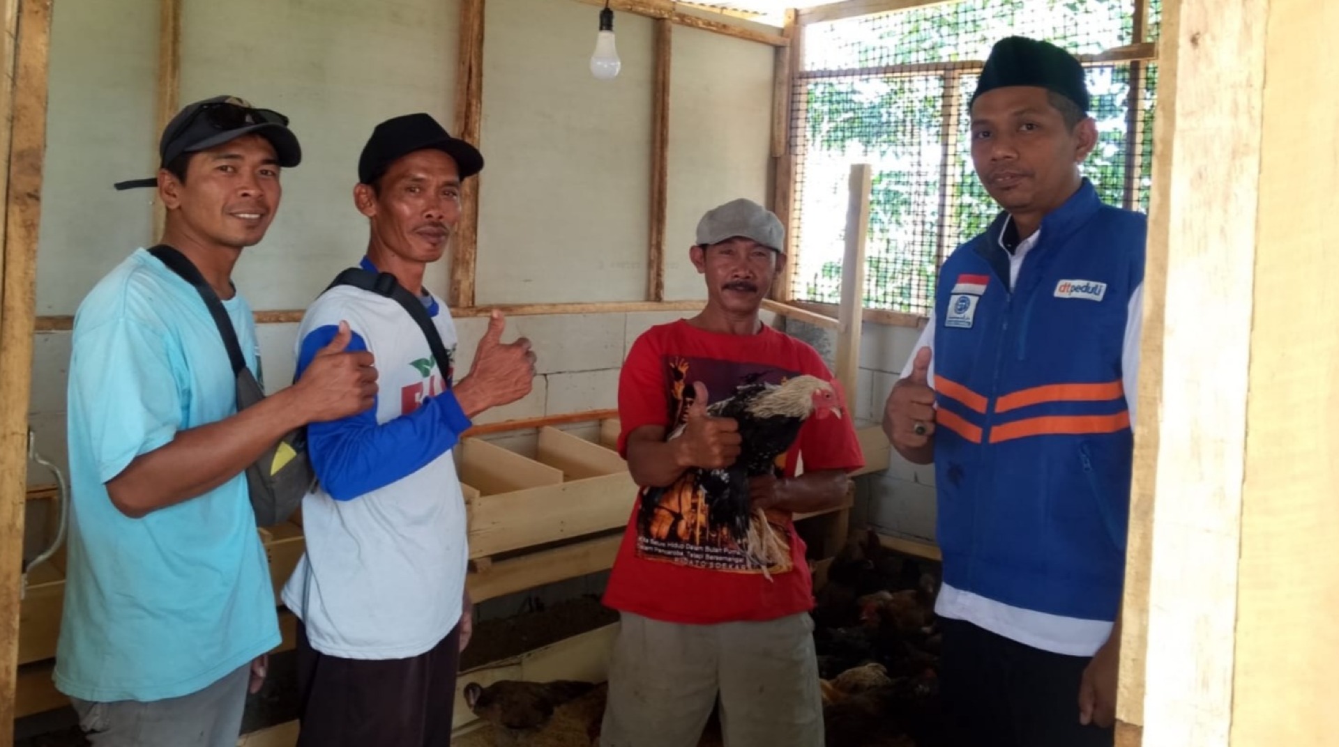 DT Peduli Yogyakarta Bangun Kemandirian Ekonomi Warga Gunungkidul dengan Bantuan Ternak Ayam KUB 