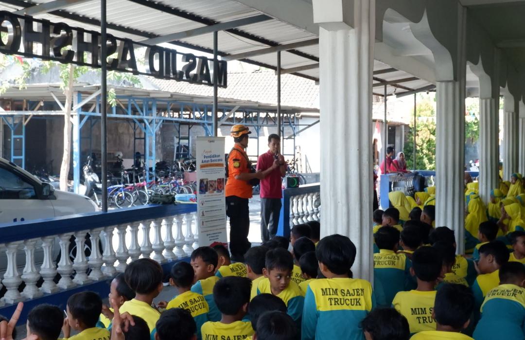 Tingkatkan Kesiapsiagaan Hadapi Potensi Bencana, DT Peduli Solo Gelar Program Pendidikan Aman Bencana di MIM Sajen