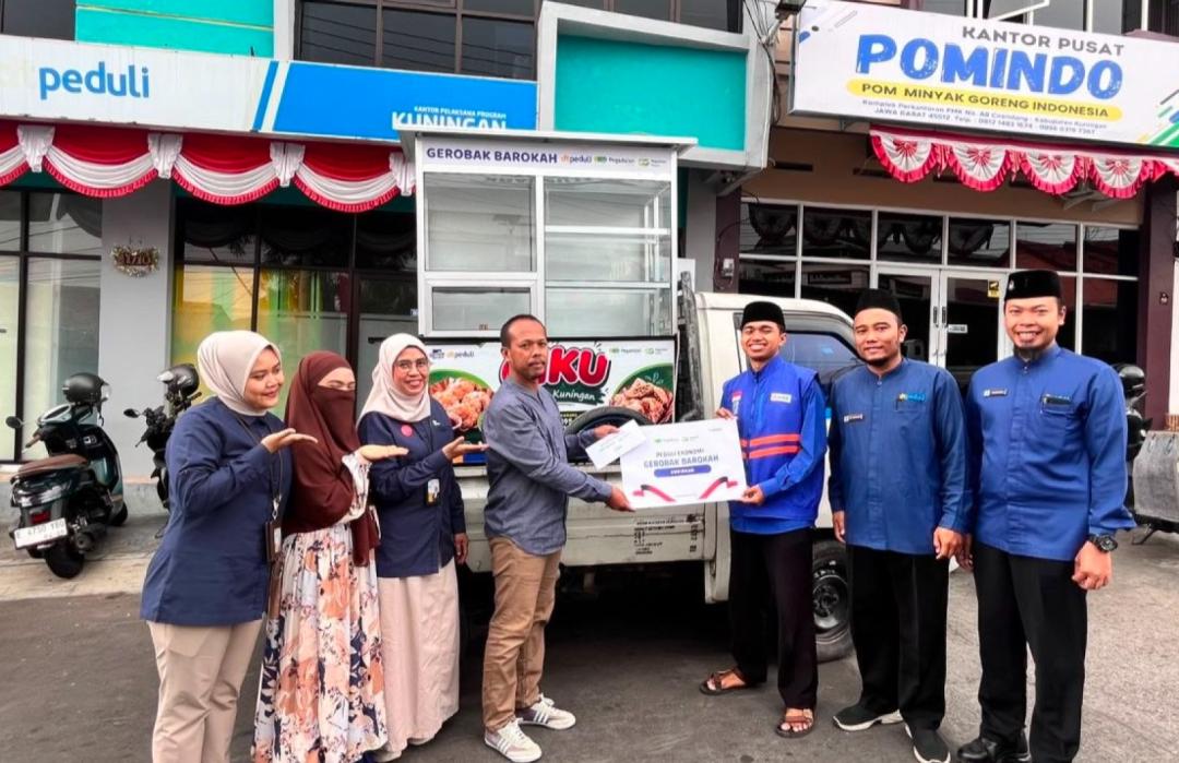DT Peduli Kuningan dan Pegadaian Syariah Salurkan Gerobak Barokah kepada Pelaku UMKM Binaan 
