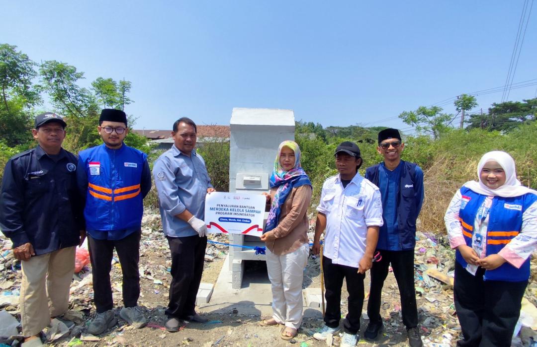 DT Peduli Cirebon Resmikan Incinerator Sampah Bersama KKN UIN Siber Syekh Nurjati Cirebon di Desa Citemu