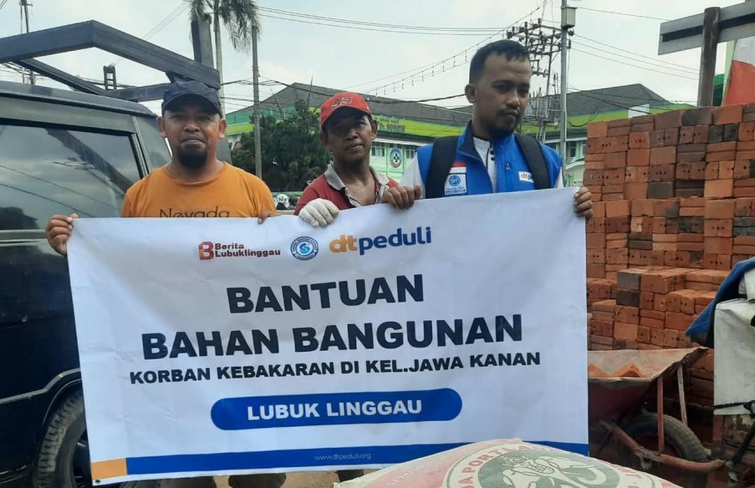 DT Peduli Lubuklinggau Salurkan Bantuan Semen untuk Penyintas Kebakaran di Kelurahan Jawa Kanan