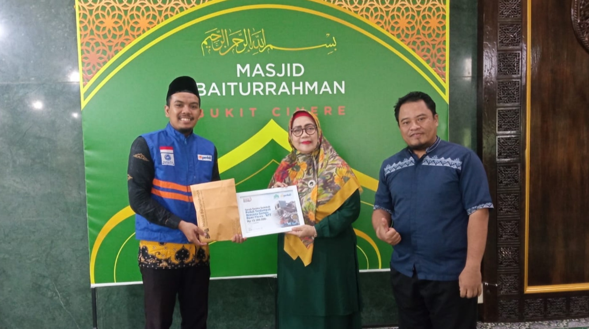 Majelis Taklim Baiturrahman Cinere Serahkan Donasi untuk Penyintas Gempa NTT kepada DT Peduli Depok