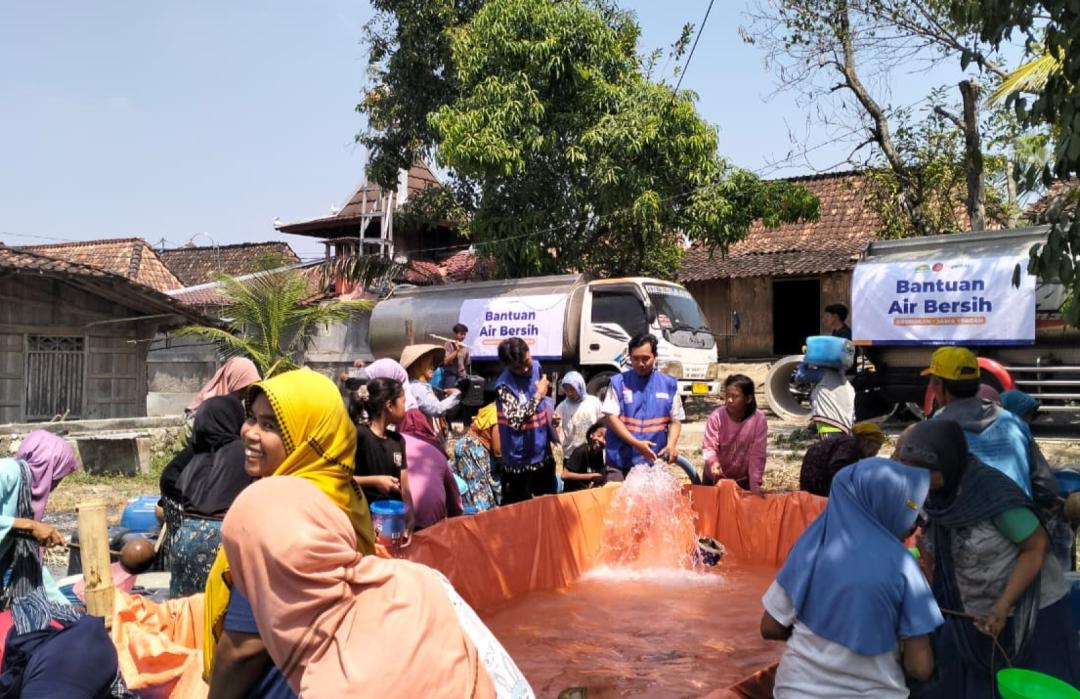 DT Peduli Jateng Salurkan Sembilan Tangki Air Bersih untuk Bantu Warga Desa Geyer, Grobogan, Hadapi Krisis Air 