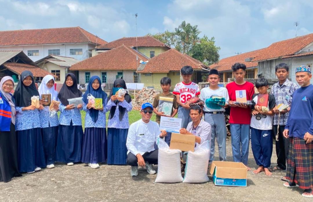 DT Peduli Tasikmalaya Salurkan Bantuan untuk Santri Ma'had Tahfidzul Qur'an Nurul Huda yang Terdampak Musibah Kebakaran
