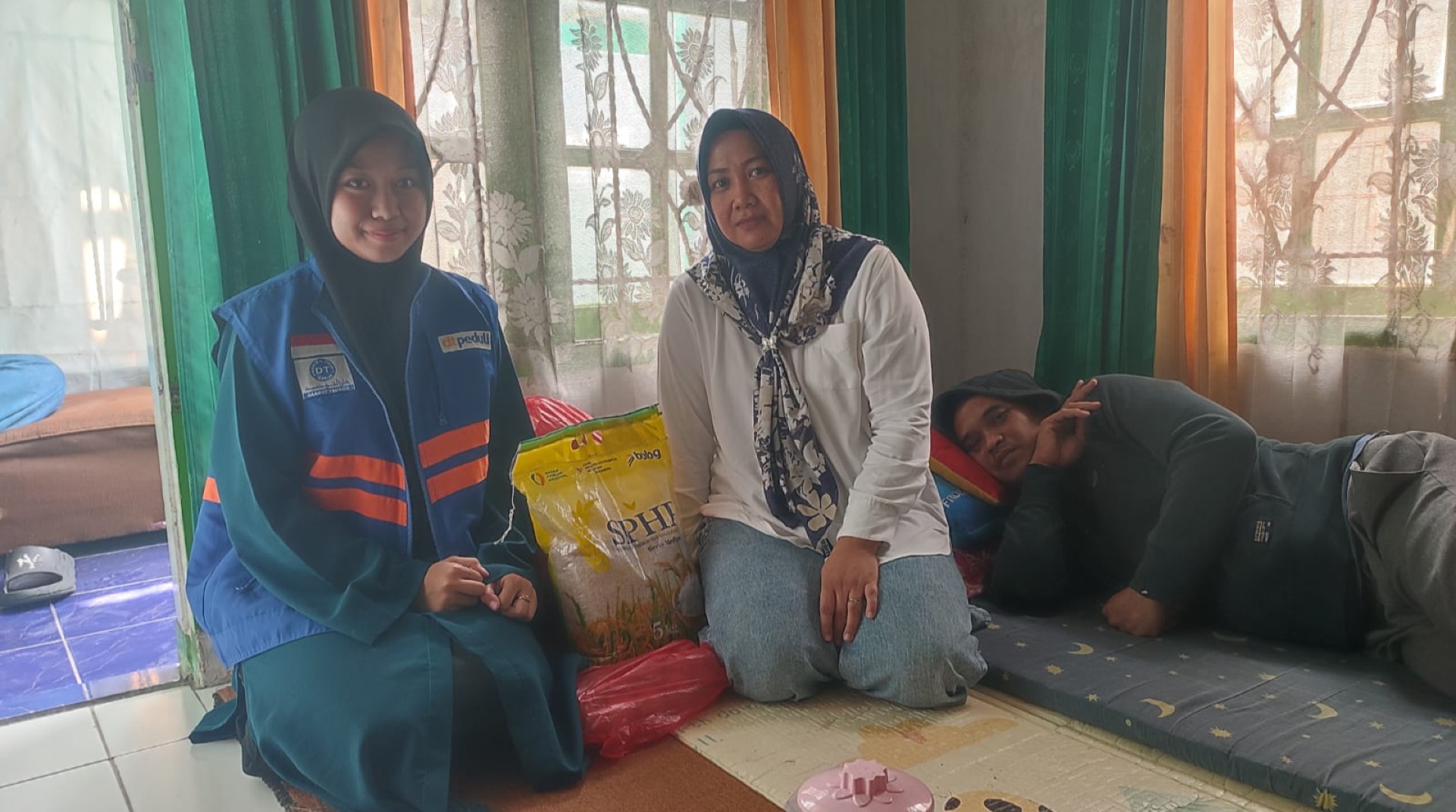 Kondisi Ekonomi Kurang Stabil Setelah Kepala Keluarga Alami Serangan Jantung, DT Peduli Cianjur Hadir Salurkan Bantuan Sembako