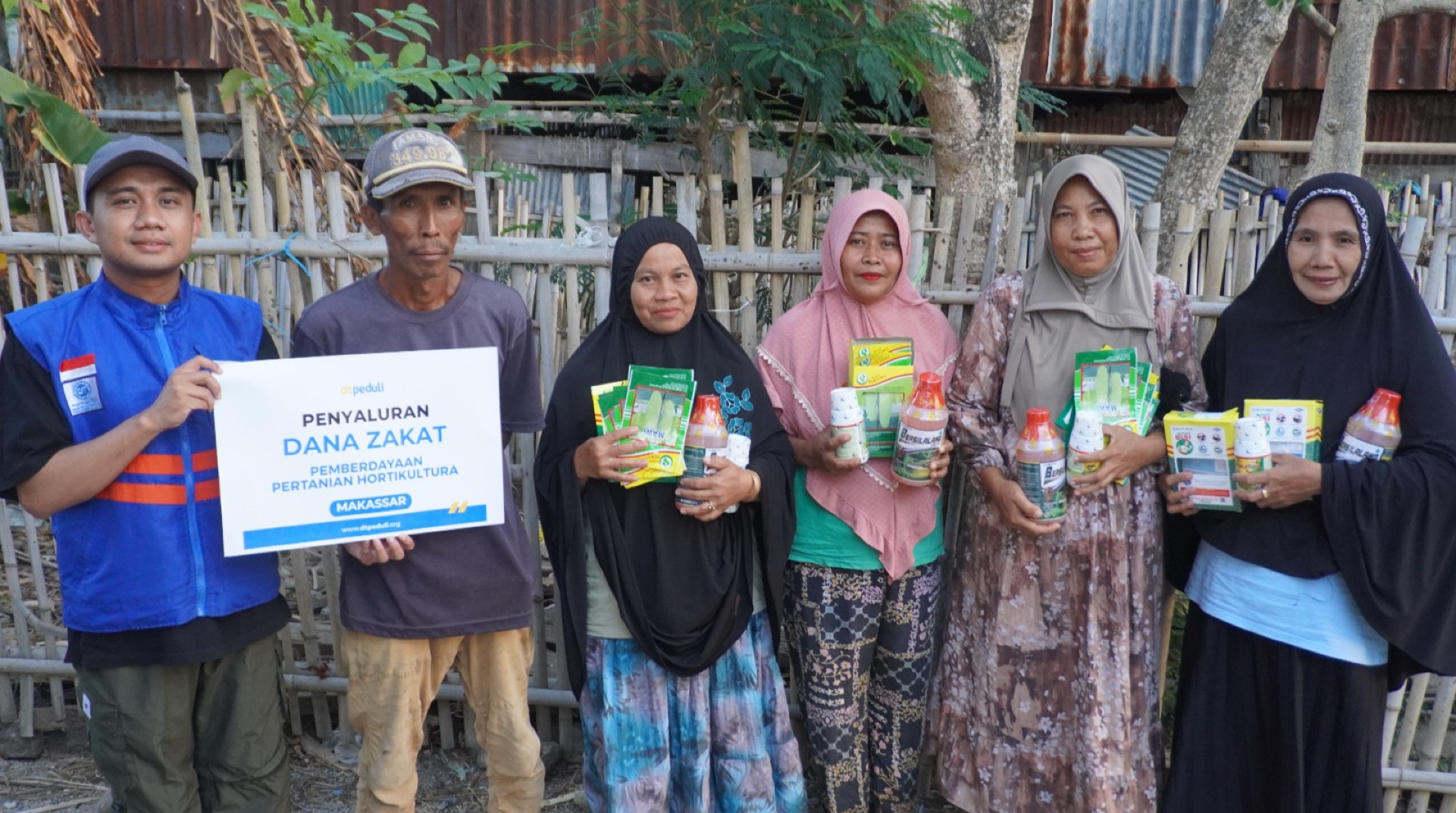 DT Peduli Sulsel Salurkan Dana Zakat Berupa Paket Produksi Pertanian untuk Kelompok Tani Hortikultura di Jeneponto