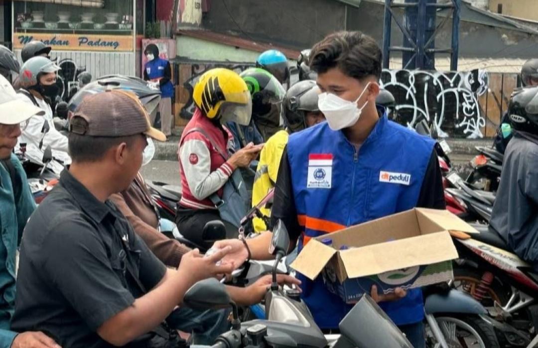 Gunung Anak Krakatau Erupsi, DT Peduli Bekasi Gelar Aksi Siaga Bencana dengan Bagikan Ratusan Masker Gratis  