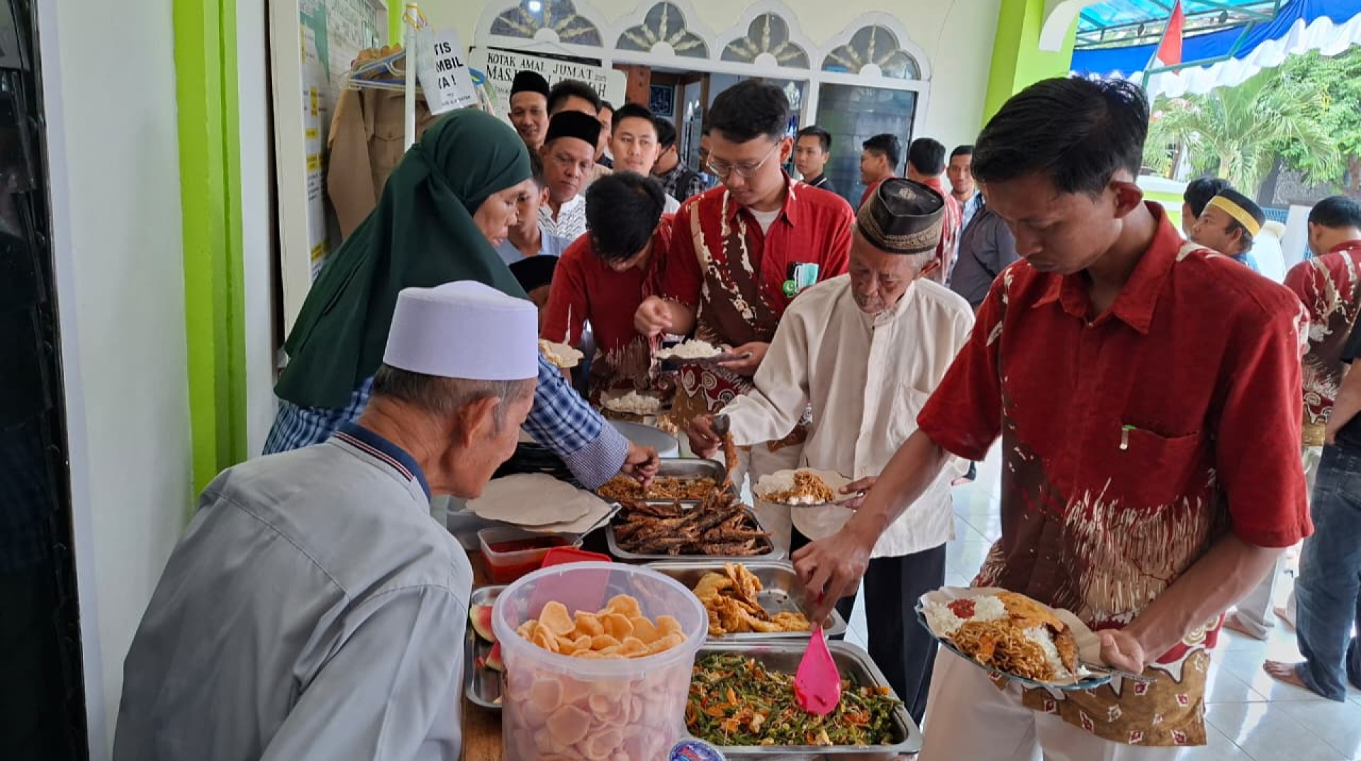 Jumat Berkah, DT Peduli Metro Kembali Hadirkan Warung Sedekah di Masjid Al Hidayah