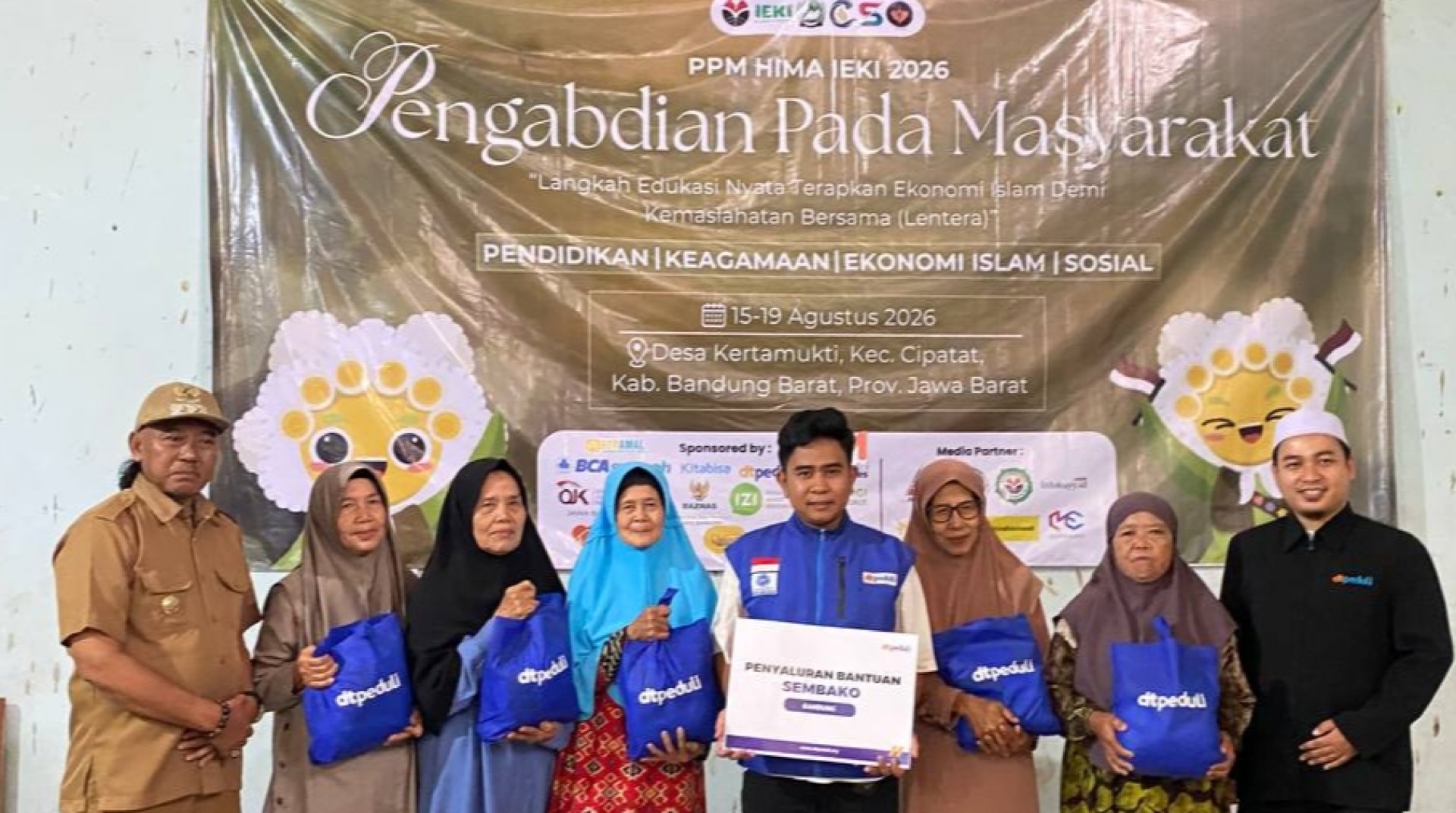 DT Peduli Bandung Bersama PPM HIMA IEKI 2026 Salurkan Sembako untuk Dhuafa dan Lansia di Desa Kertamukti