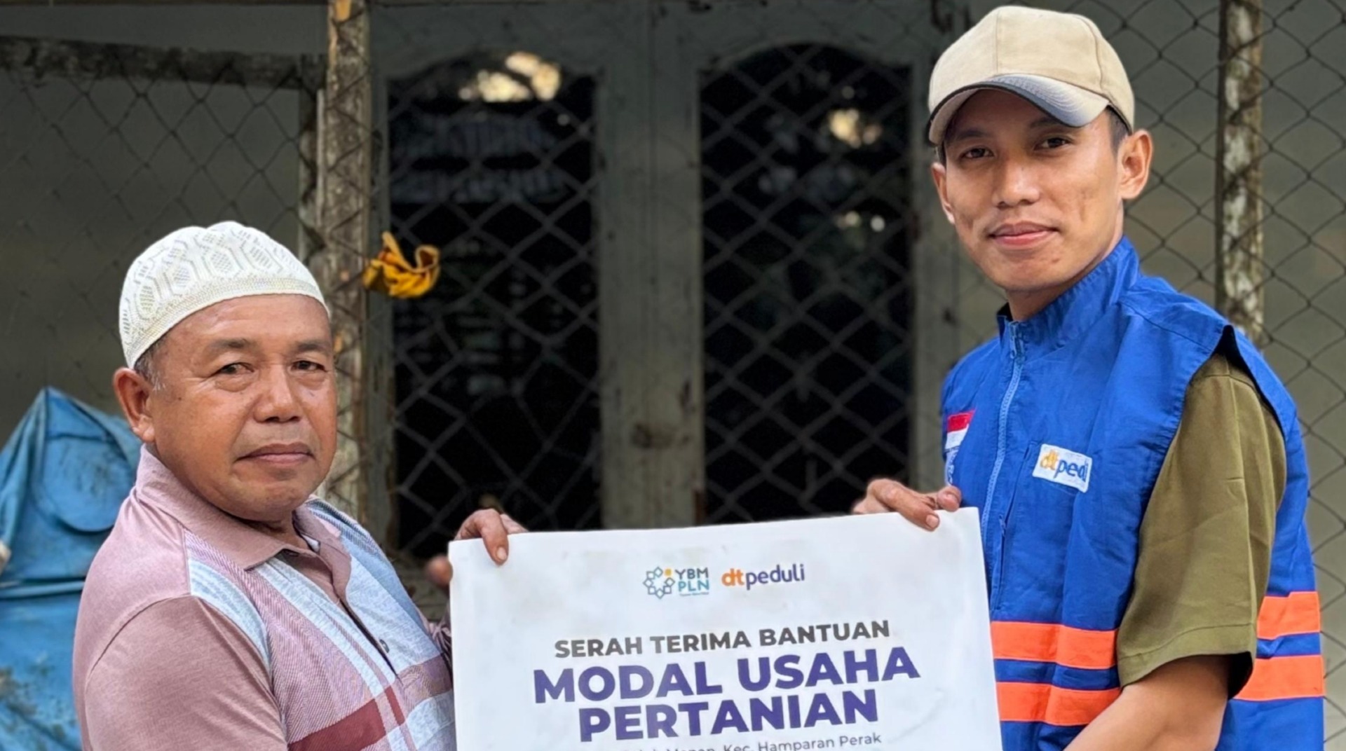 DT Peduli Sumut Bersama Yayasan Baitul Maal PLN Salurkan Bantuan Modal Usaha Pertanian untuk Penerima Manfaat di Desa Palu Panan