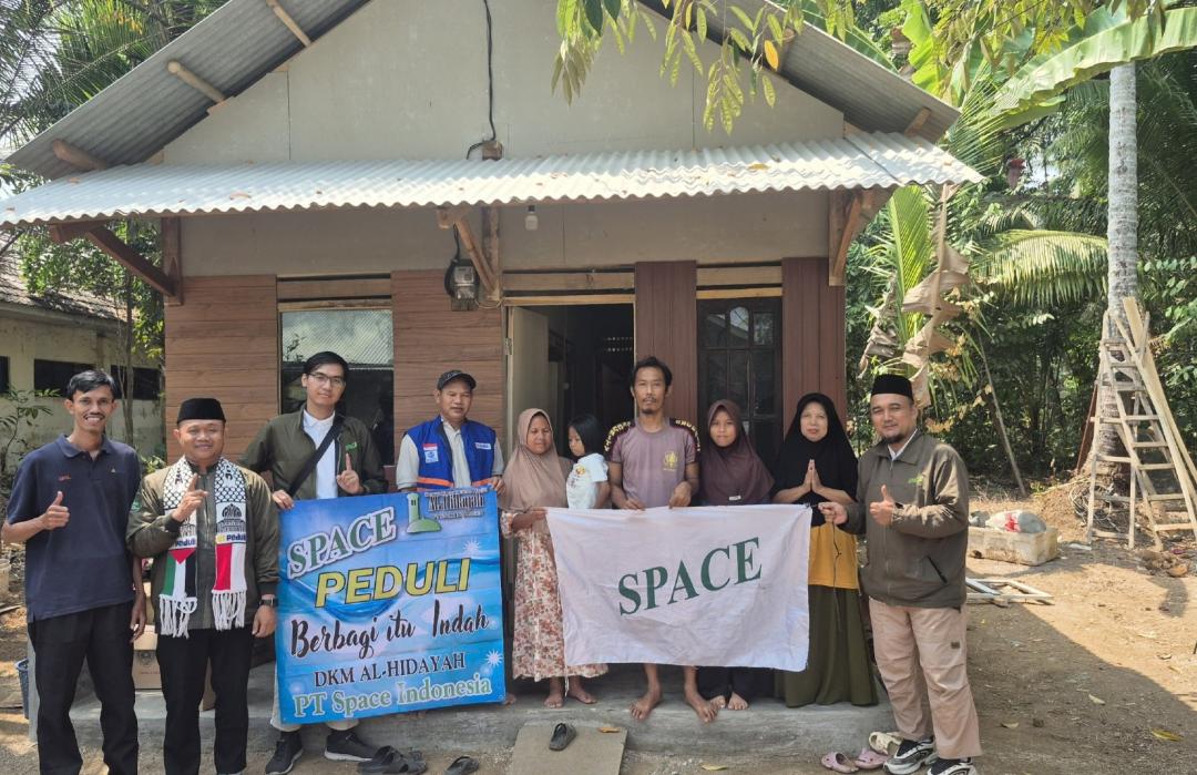 DT Peduli serang Bersama DKM Al-Hidayah Salurkan Bantuan Biaya Kesehatan untuk Adibah dari PT Space Indonesia