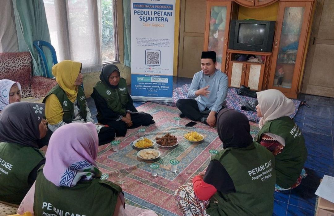 DT Peduli Bandung Gelar Pembinaan Keagamaan bagi Kelompok Petani Cabe Gendot di Desa Mekarsari