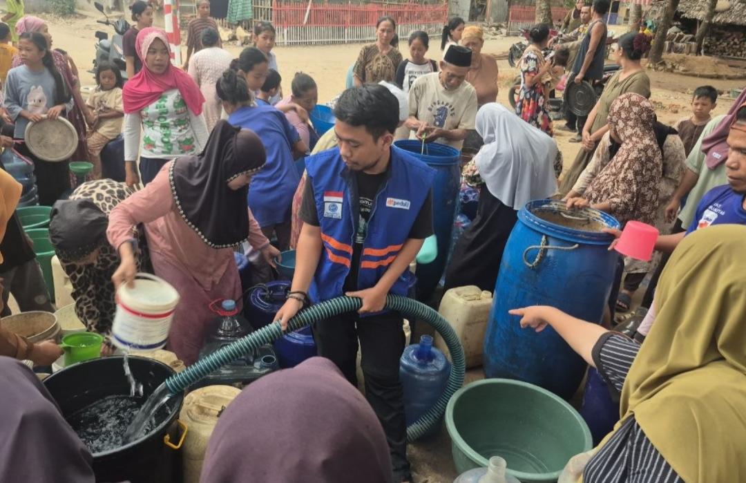 DT Peduli Serang Salurkan 8000 Liter Air Bersih, Bantu Warga Desa Sidamukti Atasi Krisis Air Bersih 