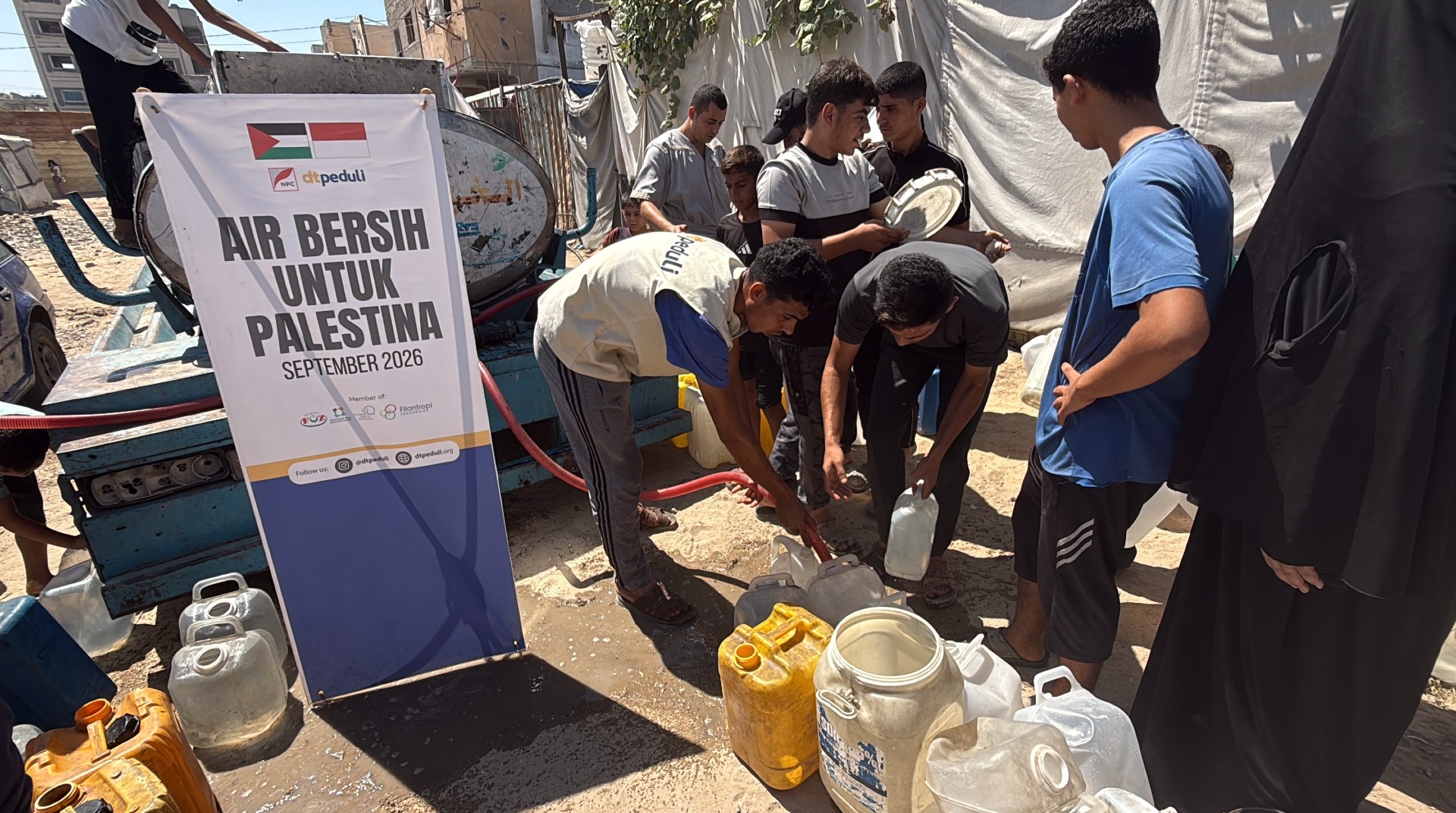 Indonesia Kirim 1,078 Juta Liter Air untuk Gaza, Warga: Rasanya Seperti Hari Raya!