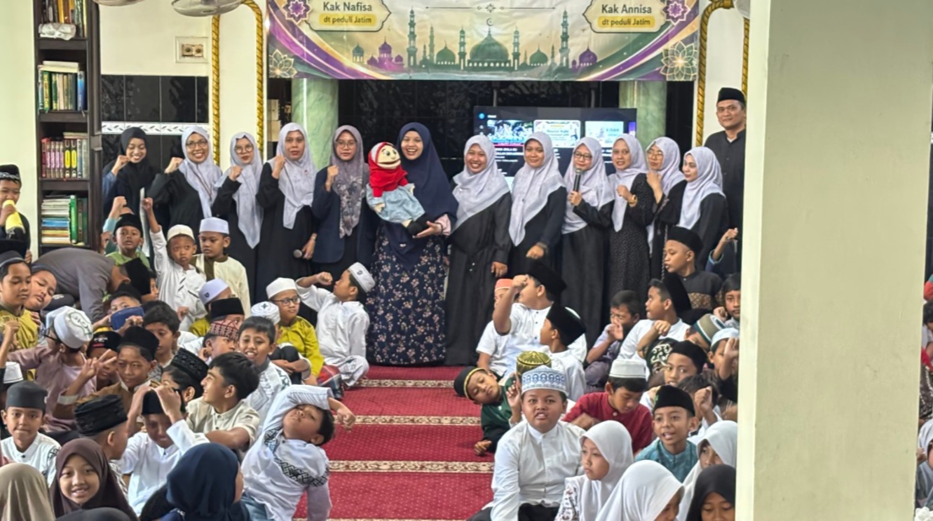 DT Peduli Jatim Bersama SDN Wonokromo Surabaya Gelar Safari Berkisah Maulid Nabi Muhammad saw dan Ajak Siswa Indahnya Berinfak
