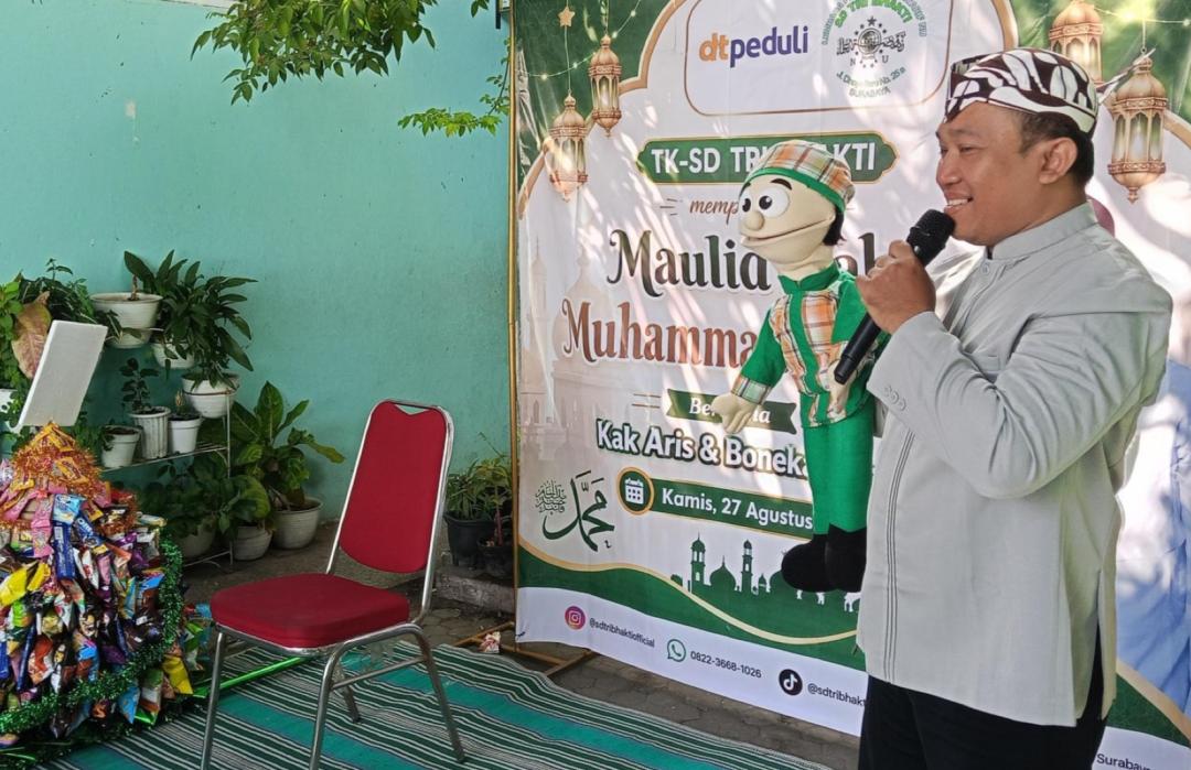 DT Peduli Jatim Gelar Safari Berkisah di SD Tri Bhakti Dinoyo, Siswa dan Guru Antusias Menyimak 