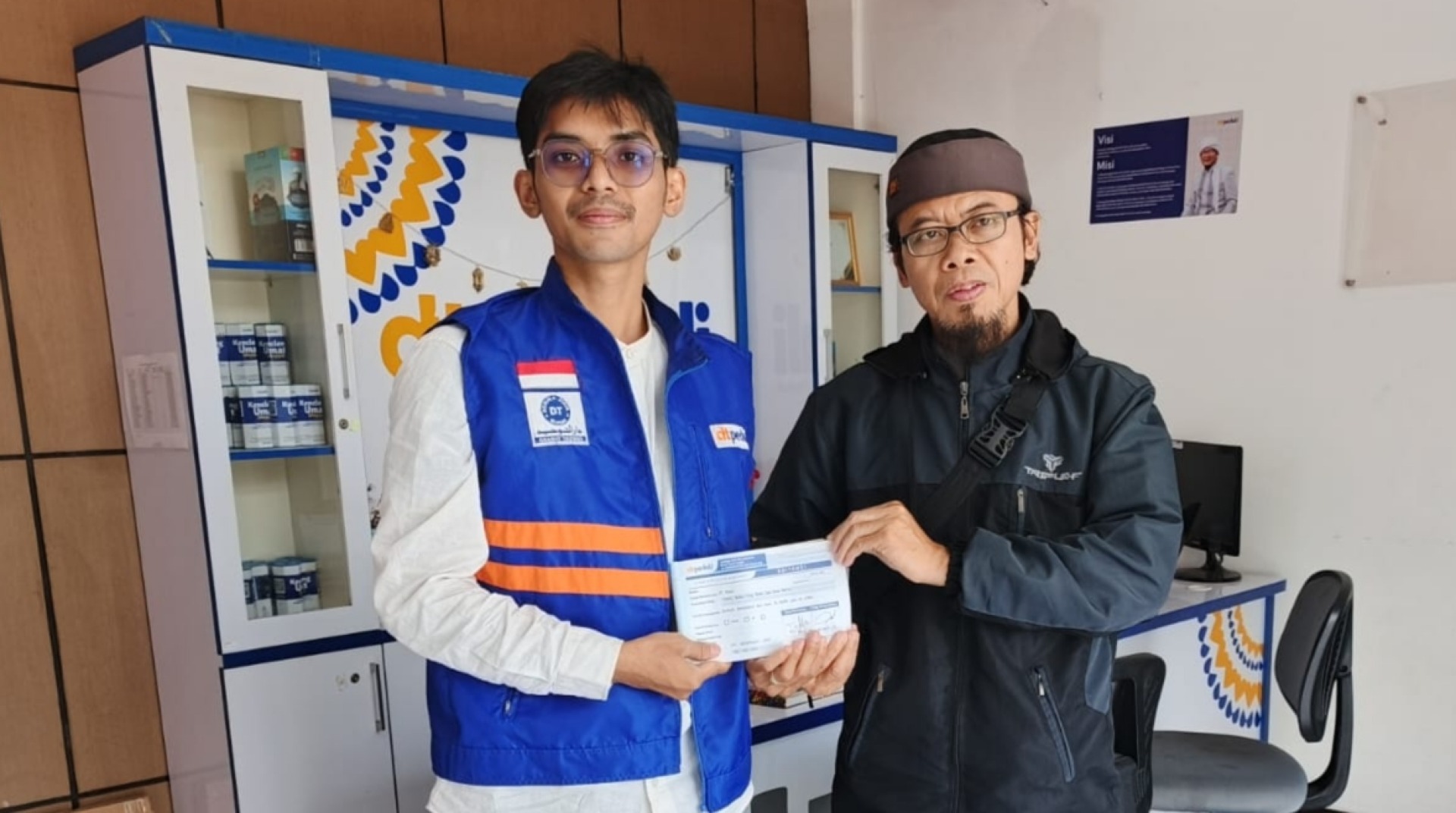 DT Peduli Depok Salurkan Bantuan Biaya Pendidikan untuk Muhammad Syauqi dan Muhammad Ziyad, Orangtua Bersyukur Penuh Haru